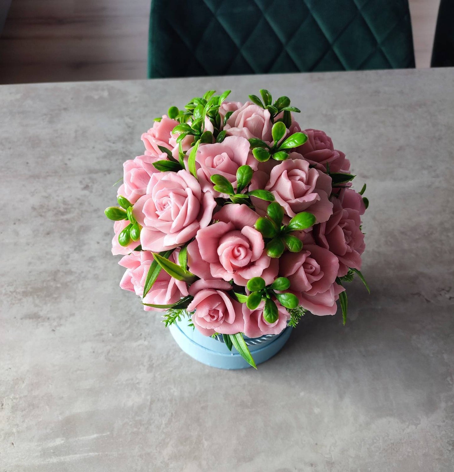 Gėlių kompozicija iš kietojo muilo