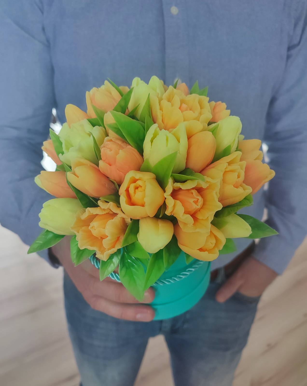 Gėlių kompozicija iš kietojo muilo